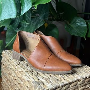 Universal thread ankle flat